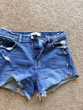 Abercrombie & Fitch Blue Distressed High-Rise Jean Shorts 4” curve love sz 29